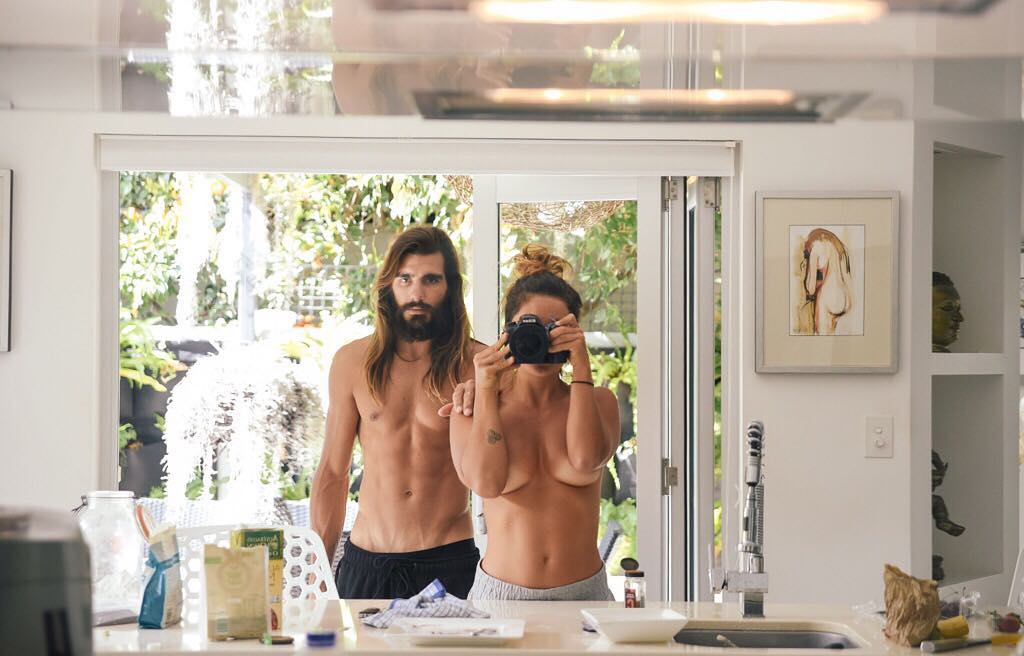 one more chapter finishes. another one starts :) how amazing it is to see the story being written every single day? there’s no script, there’s no delete button.. but there are lot of feelings, learnings and topless mornings full of almond milk, porridge and avocados. this book, i mean - life, has been exciting ❤✨
.
mais um capítulo se encerra. e outro começa :) quão incrível é ver a história ser escrita todo e a cada dia? não tem roteiro, não tem botão pra deletar. mas tem muito sentimento, tem muito aprendizado e tem manhãs livres, recheadas de leite de amêndoas, granola e avocados. esse livro, digo - vida, tem sido empolgante ❤✨ @olivianachle