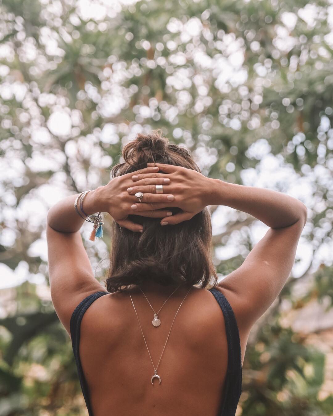 Gratitude: our guiding word for the new week ✨ What is yours? #doingbonito .
Necklaces: California Shells & Atacama Moon
Rings: Athens & Tulum
Bracelets: Miami Tassels .
📸 @olivianachle
#layeringnecklace #silverjewelry #jewelryoftheday @olivianachle