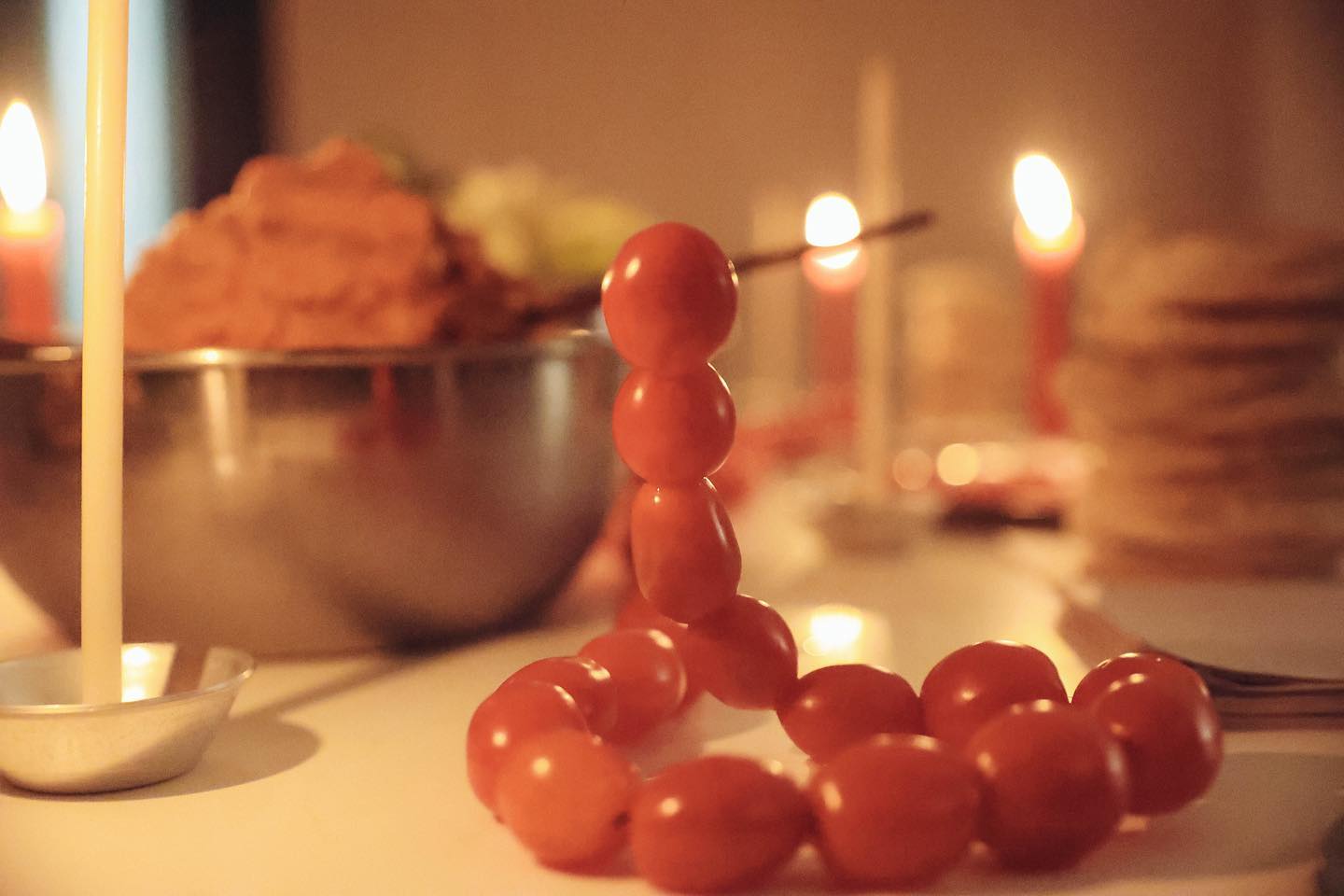 CASULO MOVIMENTO
direção criativa, foto, filme e projeção | @olivianachle
direção de arte e comida | @mariputtini_
música ao vivo e trilha do filme | @fffelipefernandes
dança | @_karenlino e @luanabezz
projeção de arte e instalação | @beniconrad
patrocínio | @stellaartoisbrasil
parceria | @pikombuchatropical<br> @a__casulo