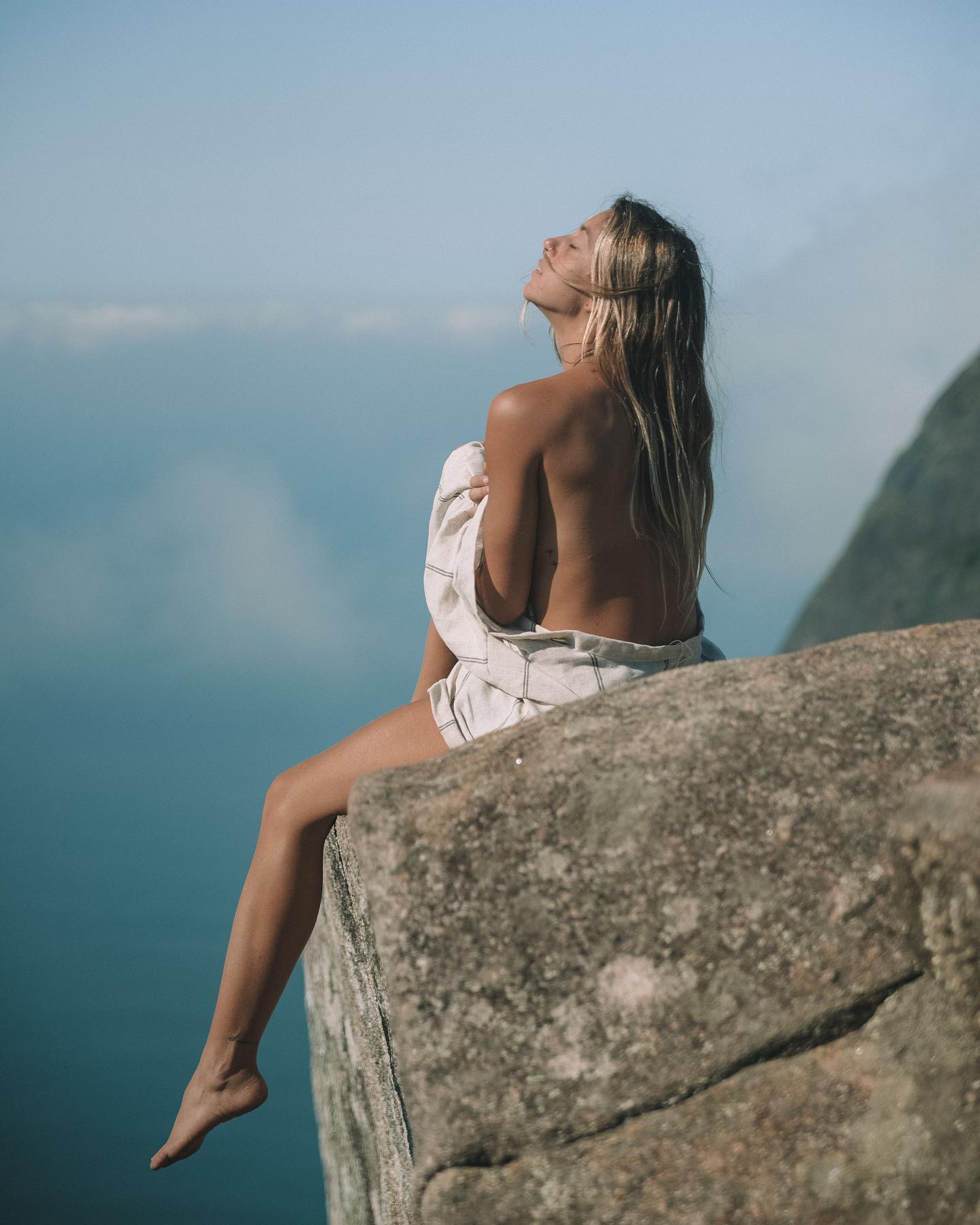 deixa a inspiração te preencher e te guiar.
.
.
allow inspiration to fulfill and guide you. @olivianachle