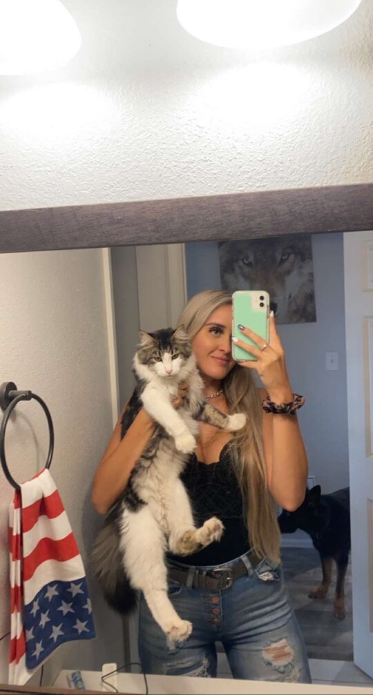 Me and my big fluffy pussy 😽 https://t.co/xohirW2GvZ
