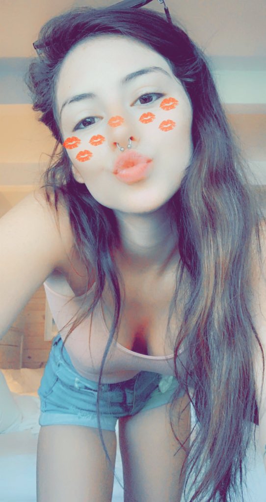 I'm diggin my new piercing https://t.co/VCfpIchkFp