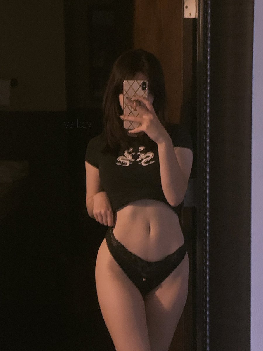 let's play minecraft https://t.co/wAxWR7p8dC