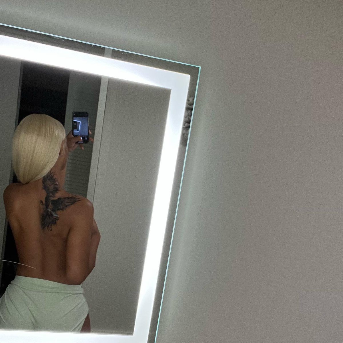 Phoenix❤️ 24 https://t.co/z4ZEUV4EgD

@Melii