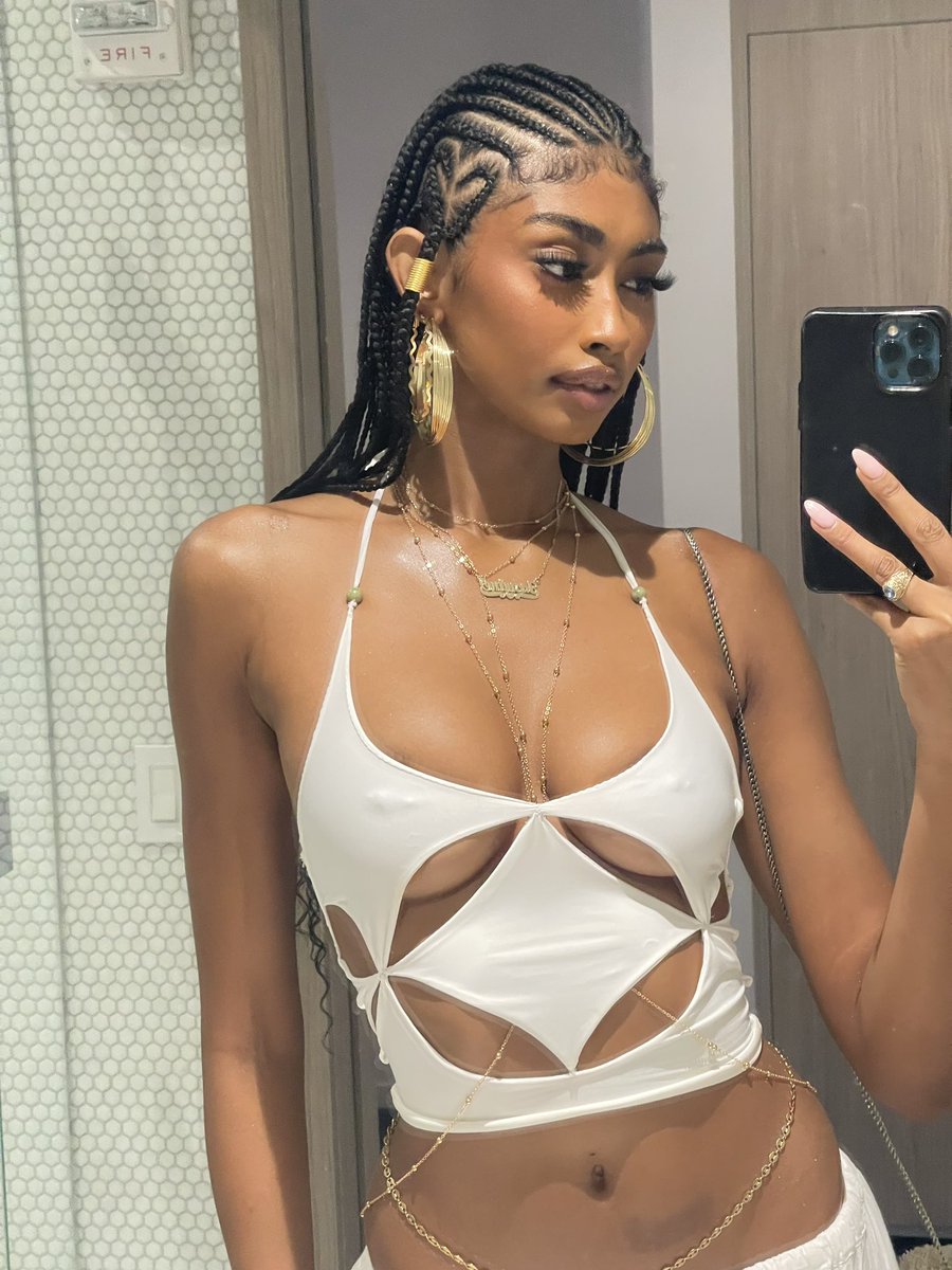 The beautiful @Jasmine_chola wearing our unreleased top🤍 should we list it on the website? https://t.co/beFMZQYIO0

@queensofra