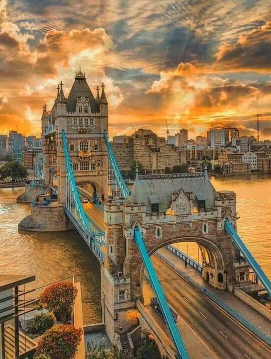 🧡★ 𝗚𝗼𝗼𝗱 𝗘𝘃𝗲𝗻𝗶𝗻𝗴 ★🧡

Tower Bridge, London, UK 🇬🇧 https://t.co/HL9rU8m9u9

@Krystyn31197823