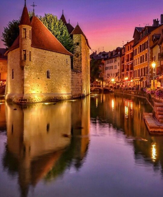 France 🇨🇵 https://t.co/ARXPCWgaLI

@Sky15022010