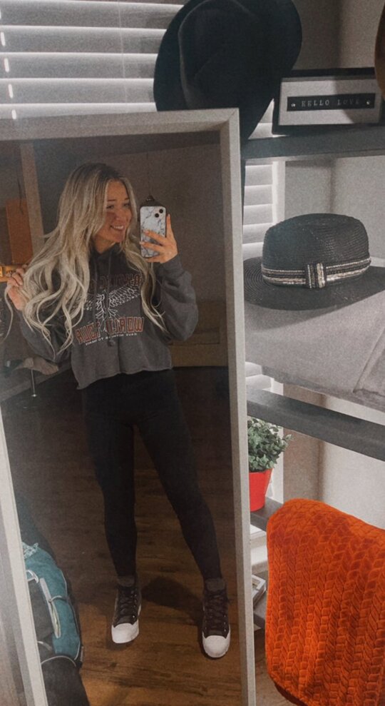 5&rsquo;2 w an attitude or whatever that song said https://t.co/ZwoLMlIFFJ

@LexieGoldnerr