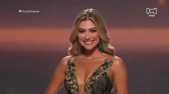 Mar&iacute;a Fernanda Aristizabal en traje de Gala en #MissUniverse2022 https://t.co/5y4fyRXxwO

@JulioCGomezRo