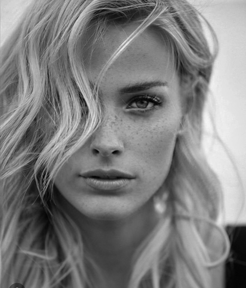 Gotye - Somebody That I Used to Know 
http://youtu.be/eF5-dEZUh-Y https://t.co/yFmQrZbG46

@AlwaysMeKali