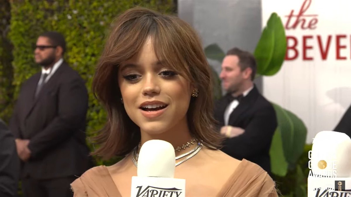 OMG first look of Jenna Ortega at the #GoldenGlobes 🤩🤩🤩 https://t.co/PTzt8z8SVa

@OfficialPLT