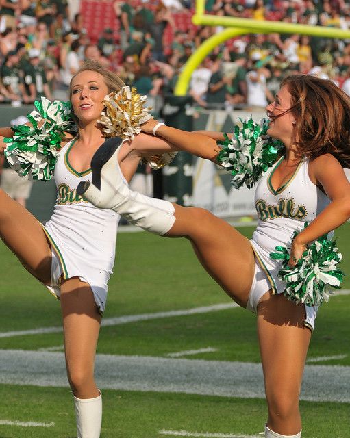 High-kicking #cheerleaders showing off https://t.co/ekhmVu8URU

@wehateporn