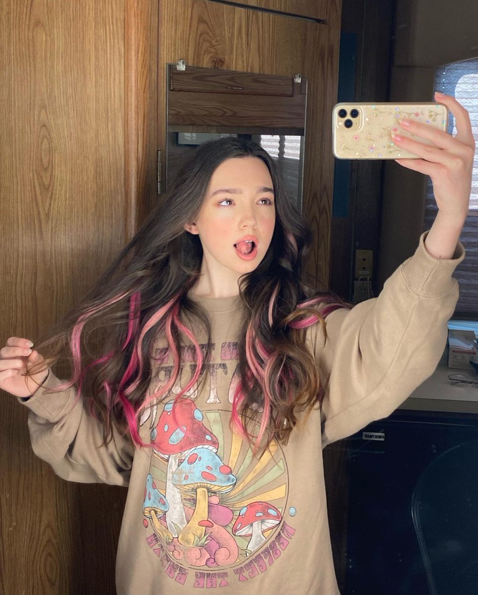 @Aurellia42 have a good friday 😛✌️💗 https://t.co/y3tAyLXMng

@BeautyImages2