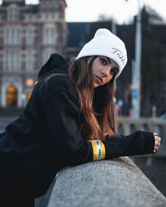 Eines der schwersten Kämpfe ist 
der,zwischen dem,was du fühlst 
und dem ,was du weißt.🦋 https://t.co/vzgr9AhGCg

@74_sommer