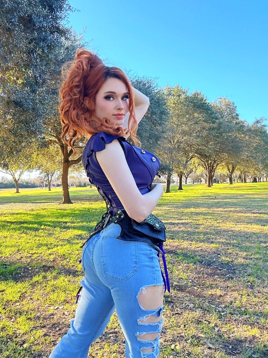 Me or a PS6? https://t.co/Zjmr6jEkX6

@Amouranth