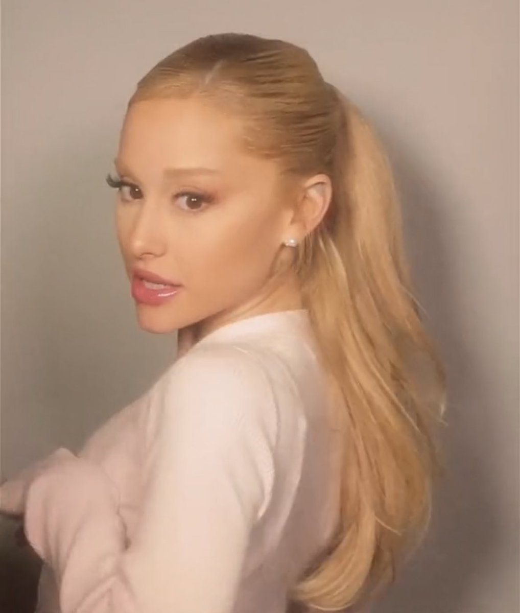 ARIANA!! https://t.co/3l9SgodNi0

@ArianaWorldHQ