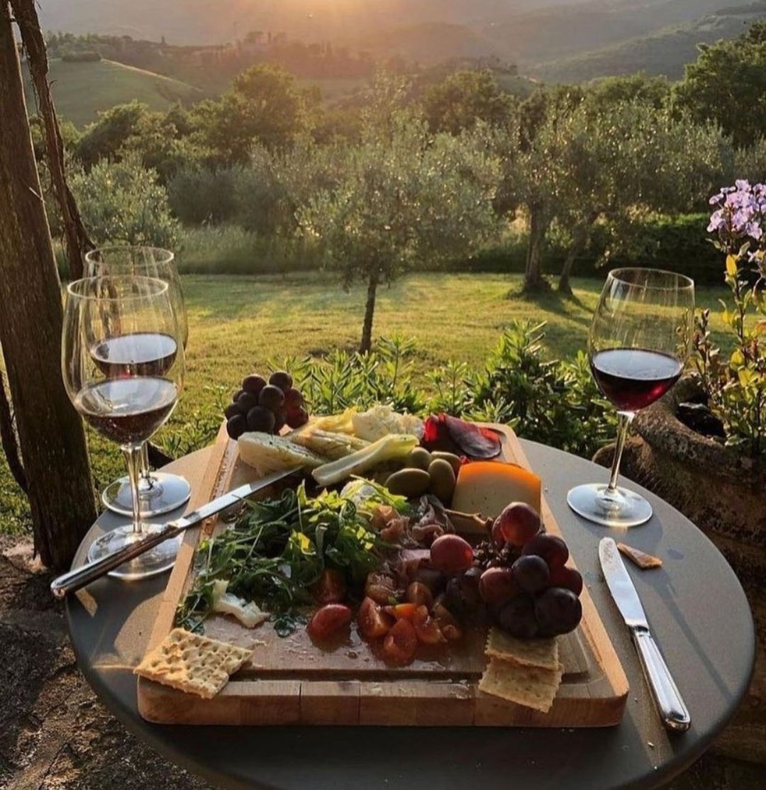 🌿🧡🍷Beautiful evening 🍷🌿🧡 https://t.co/5nOOjp4zRY

@clauok10