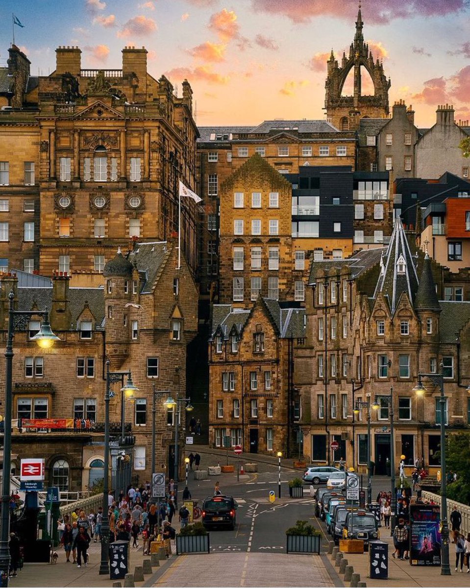 Waverley Bridge, Edinburgh Scotland  🏴󠁧󠁢󠁳󠁣󠁴󠁿  ©️Tim Holt. https://t.co/QuOTp1b8PR

@vlady_elena