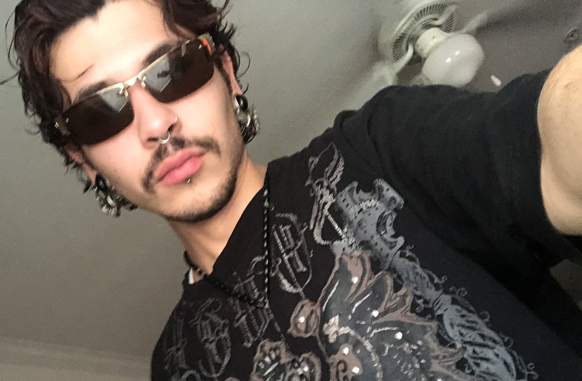 凸(¬‿¬)凸 https://t.co/QZaSuWskIw

@____RAFF