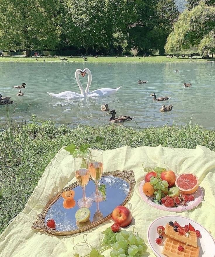 summer picnic. https://t.co/SvBtwtvEVH

@violettweets_