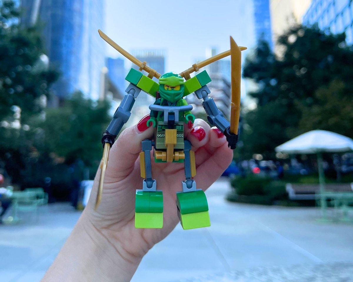 Hey #NYCC goers! Find our Street Team outside the #JavitsCenter for a chance to win some awesome prizes by answering some fun LEGO&reg; NINJAGO&reg; trivia 🧠✨

#Sponsored by @LEGO_Group https://t.co/vyFKv7C1VX
