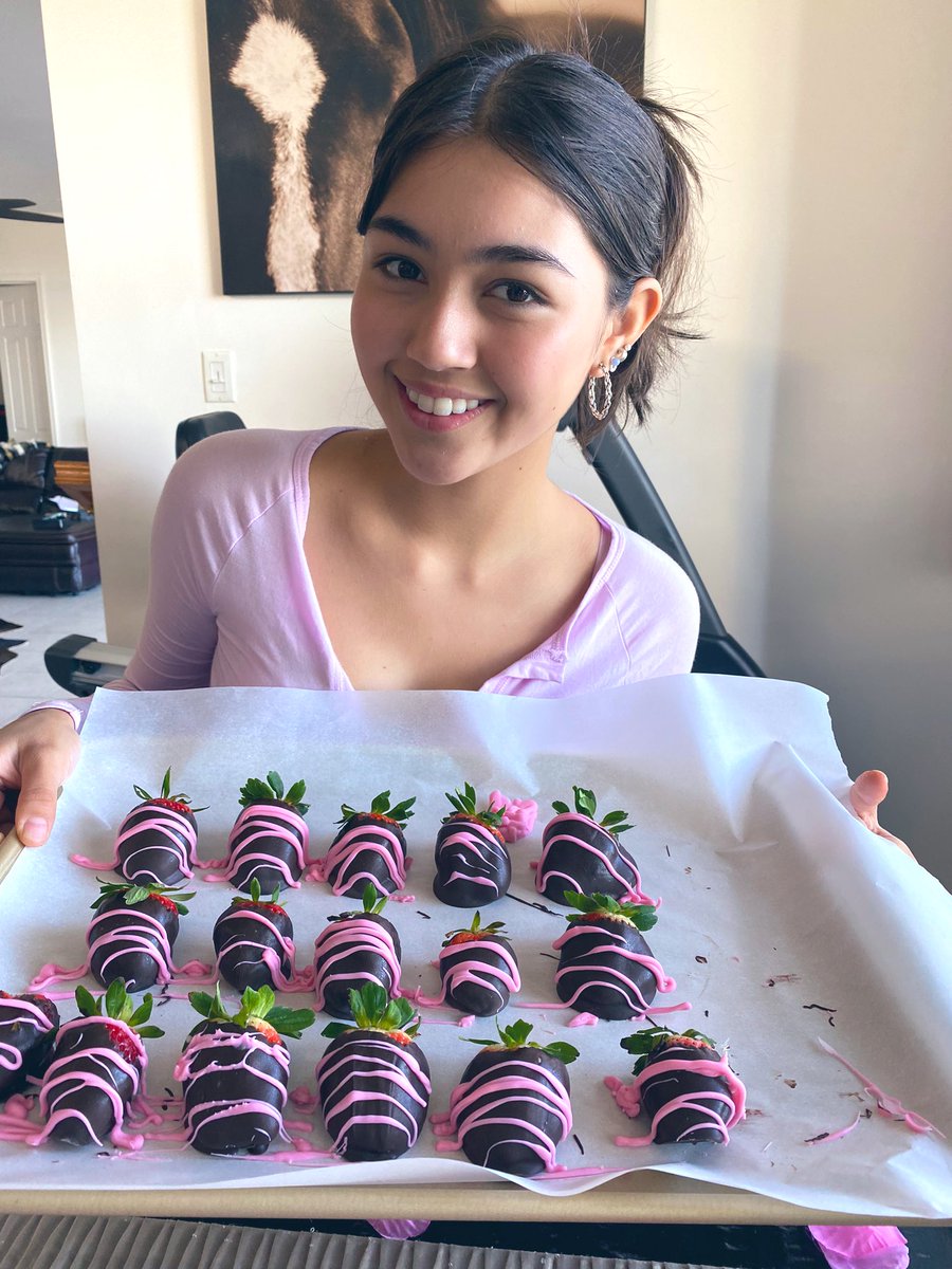 I made you some chocolate covered strawberries 🍓 for valentines 💌 https://t.co/uwSvtUaLIj

@KylinMilan