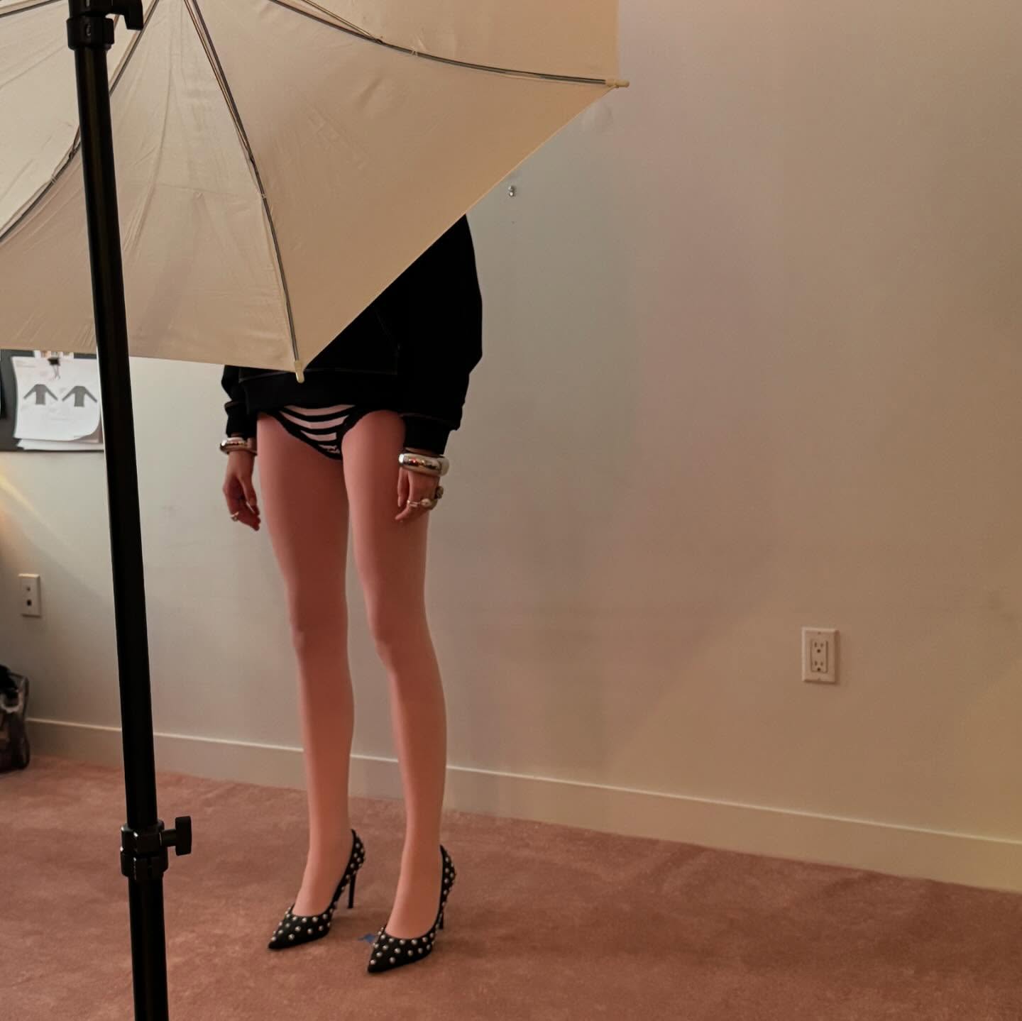 Who doesnt love a cheeky little sneak peak…. Emerson Isa campaign photoshoot BTS… COMING SOON

!New York, New York!<br> @emersonisa