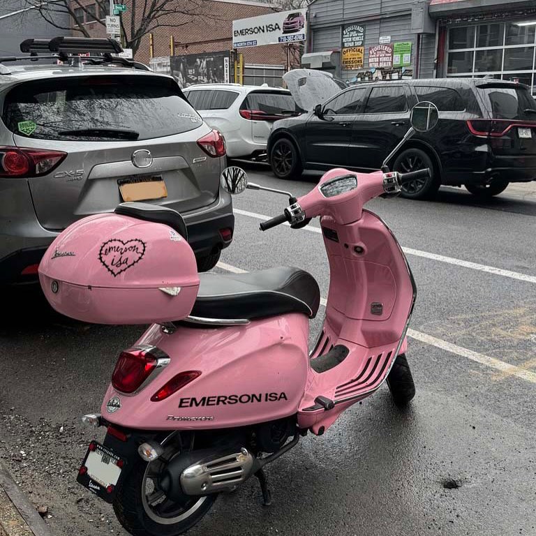 Caught someone riding in style
  @emersonisa