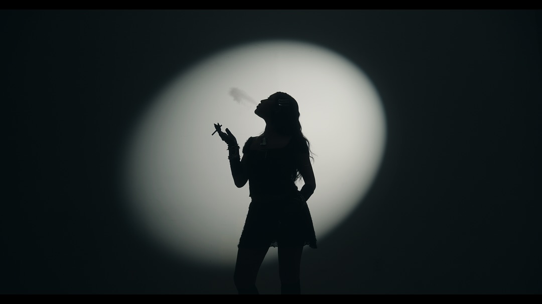 SNEAK PEAK OF THE PREMIERE TONIGHT - SHE’S EVERYTHING STILLS

For @emersonisa

Founder & CD: @littleemmie101
Producer: @thatsveryveronica
Director & Co-DP: @valentinobornancini
Co-DP & Cam Op: @julialonso.film
1st AC: @ewaymk
Gaffer: @makingkelly
Swing: @melny2k
Camcorder Op: @sofiathedoctor
Model: @rachelrubi
Makeup: @sweekriti.mua
Hair: @by.viviana
Stylist: @josienolann
Prop Stylist: @austen.jh
Prop Stylist Asst: @emmahassen
Photographer & BTS: @chelsea_marrin
BTS Content: @madisonlcollins

!New York, New York!<br> @emersonisa