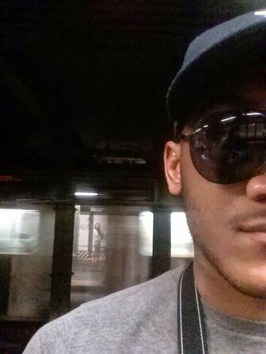 Caught A Lady Through The Train Gap While Taking A Selfie   #perfectlyTimedPhotos