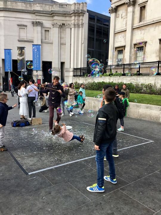 She Slipped Trying To Pop The Soap Bubbles   #perfectlyTimedPhotos