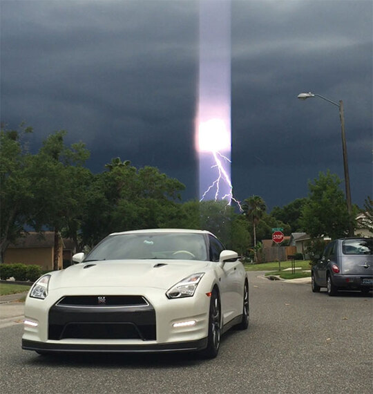 Perfectly Timed Shot Of Godzilla   #perfectlyTimedPhotos