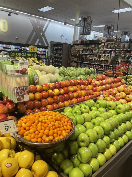 sometimes it's just u, the produce section, and ur thoughts https://t.co/dr96E8iZym