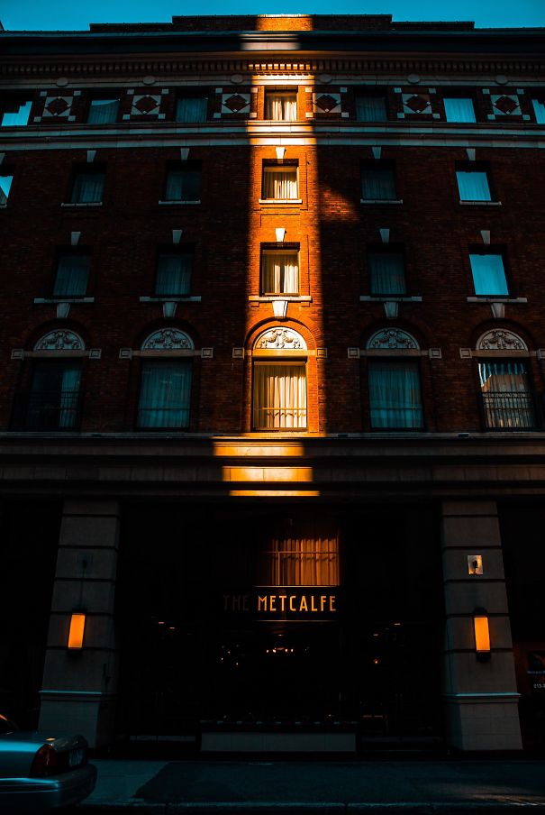 Perfect Timing Of Light On The Hotel Name   #perfectlyTimedPhotos