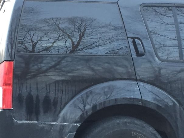 Strange Dirt Formation On My Car Looks Like People Hanging   #perfectlyTimedPhotos