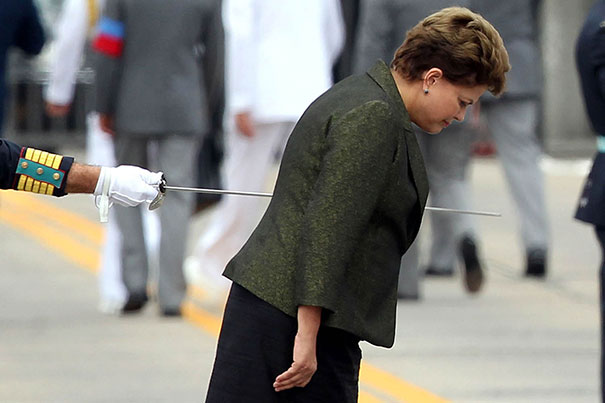 Moment When It Looks Like Dilma Rousseff Is Getting Stabbed   #perfectlyTimedPhotos 