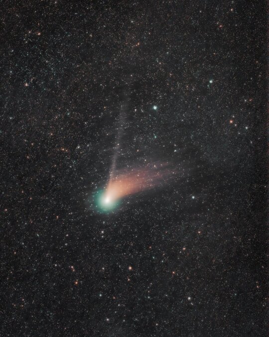 Had some clear skies this past weekend and finally got a good chance to take a picture of the comet! 🔭☄️ https://t.co/w6LVEkd5E5

@jasonoyoung