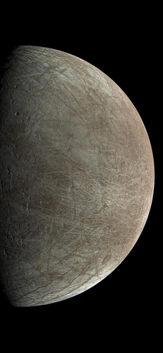 Jupiter's icy moon Europa was captured by JunoCam from an altitude of 945 miles
Credit: Nasa https://t.co/fUo5GJIDJI

@konstructivizm