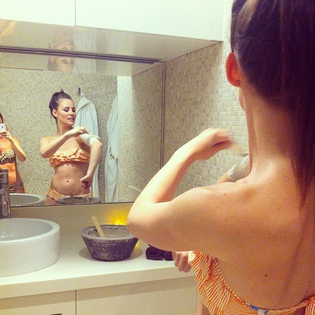 Spa night with my boo @oliviachenery #mud #bath #spa #pampering #wine @tara_mccallum