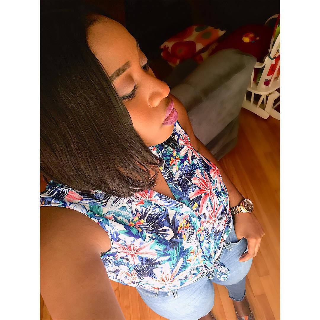 Hello...Good Morning 🎶 hairdresser : @_afrodiziac 
#floral #summertime #mtl #514 #mood #florslprint #motd #montreal #makeuplover. @candy_bee