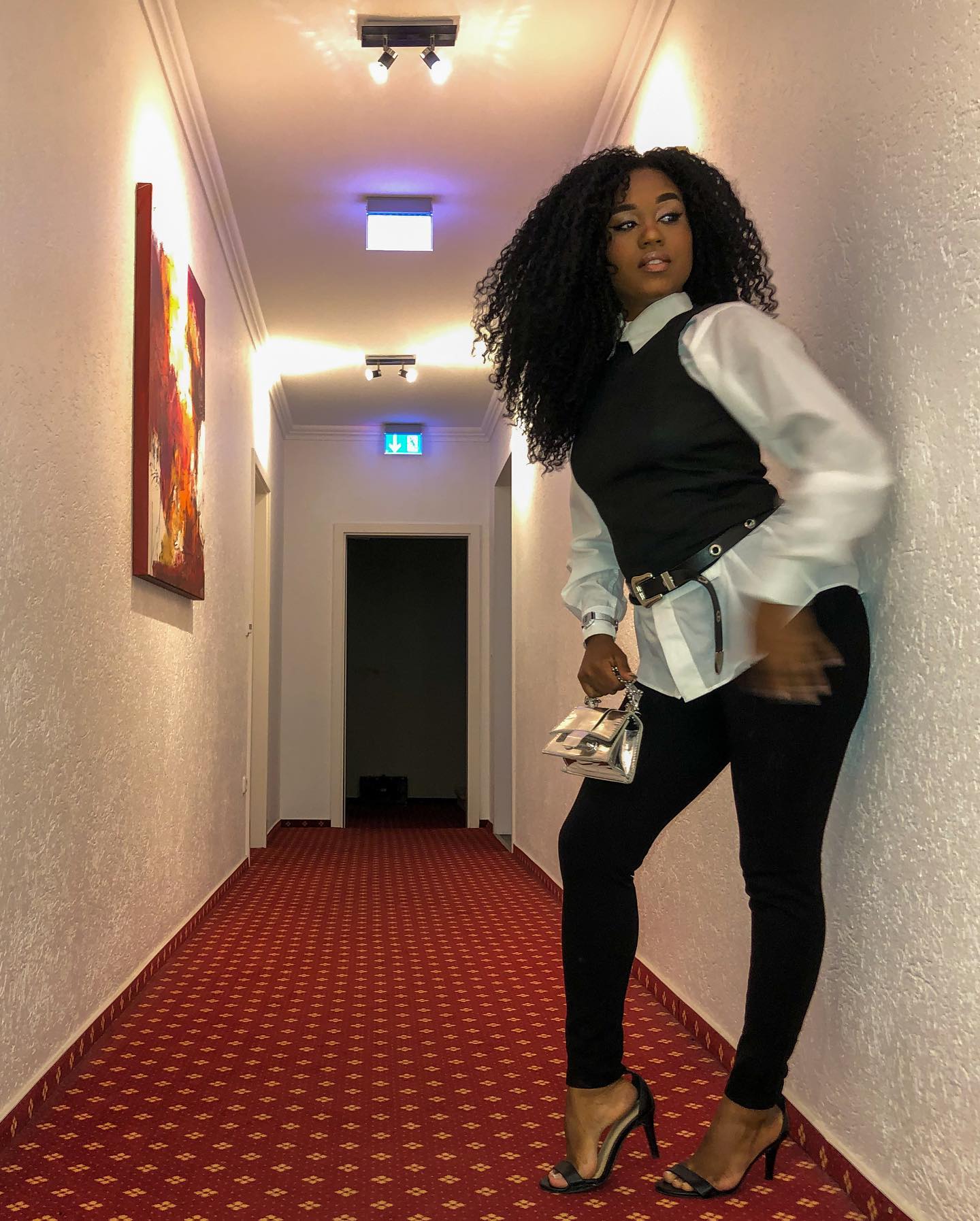 Dump da minha primeira balada na Alemanha 🇩🇪💃🏾✨

#balada #alemanha #hamburgo🇩🇪 #look #lookdanoite #preta

!Hamburg, Germany!<br> @soueulorrany