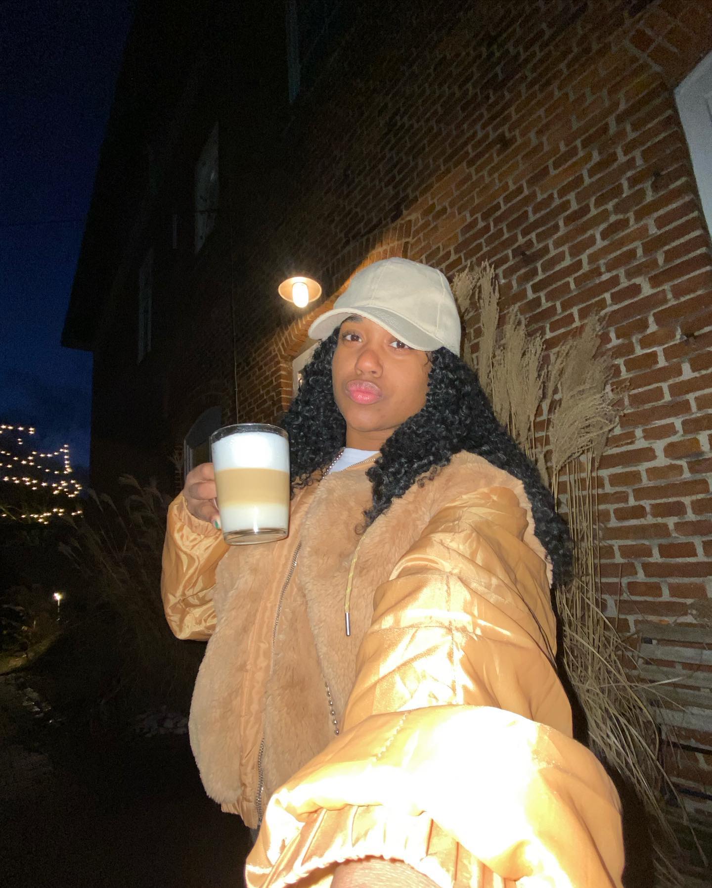 ☕️🤎✨🤏🏾🐻

!Alemanha-Hamburgo-Germany!<br> @soueulorrany