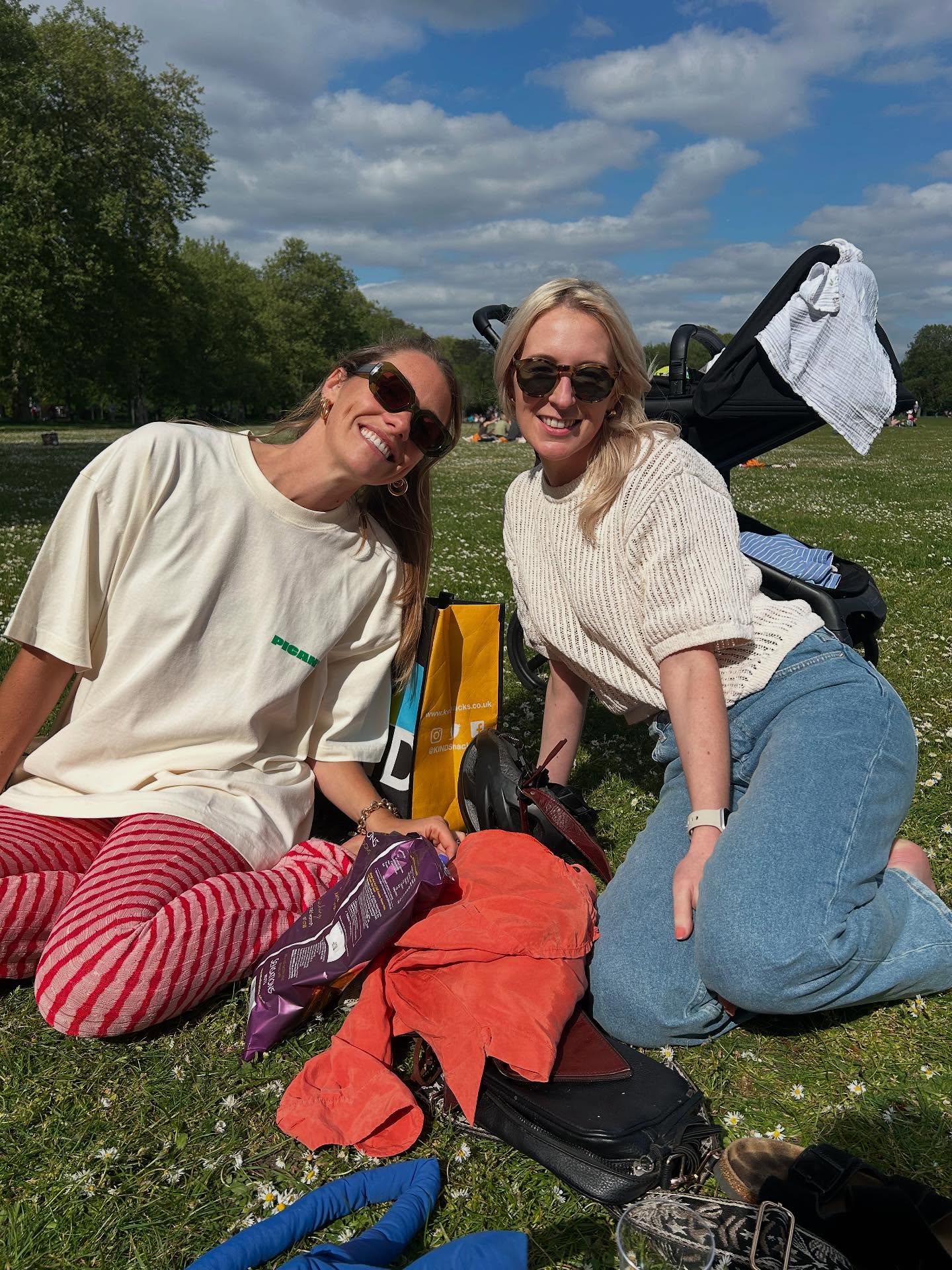 Sunny birth-days and daysss
🥳
@katie__e__a @tara_mccallum @morganmparker @aurelia_chloe  @tara_mccallum