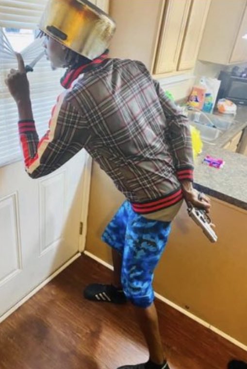 This how ashtray be in the back room of that convenience store #EuphoriaHBO https://t.co/ImG65WQL0D