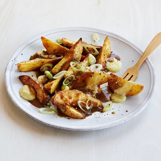 Ontario comfort food done right on the barbecue. Eat as is or jazz it up with your favourite toppings, this dish is sure to be a crowd pleaser!
What are your favourite local poutine toppings?
Click the link in our bio for the recipe!
#loveONTfoodfoodlandontario
