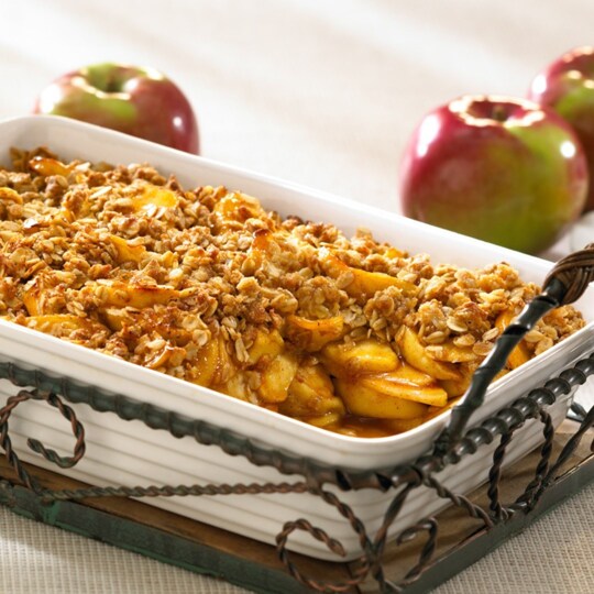 Here&rsquo;s a delicious crisp made from naturally sweet Ontario Apples such as Empire, McIntosh, Golden Delicious, or others! What kind of apples do you prefer to bake with? 

Click the link in our bio for the recipe!
#loveONfood 
@ontarioapplesfoodlandontario
