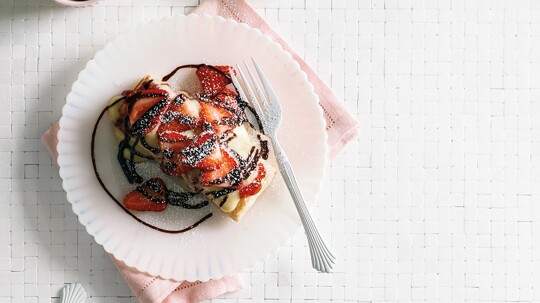 These devine desserts are sure to satisfy everyone's sweet tooth. Flaky pastry filled with rich custard, Ontario Greenhouse Strawberries and Maple Syrup… is your mouth watering yet or is it just us? #loveONTfood #dessert
https://t.co/222YuEF9hD https://t.co/pLF0PthzZC
https://www.ontario.ca/foodland/recipes/strawberry-maple-custard-slices