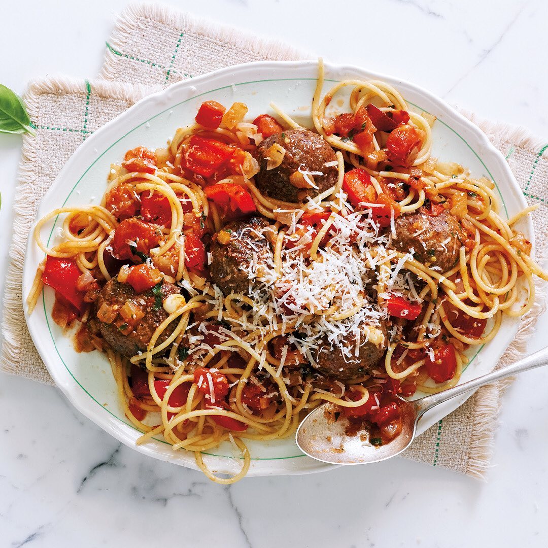 These indulgent Veal Meatballs have a surprise melty mozzarella centre! Serve with spaghetti sauced with greenhouse tomatoes or with mashed potatoes for a warm and comforting dinner. Find the recipe in our bio. @ongreenhouseveg @ontariovealappeal #loveontfoodfoodlandontario