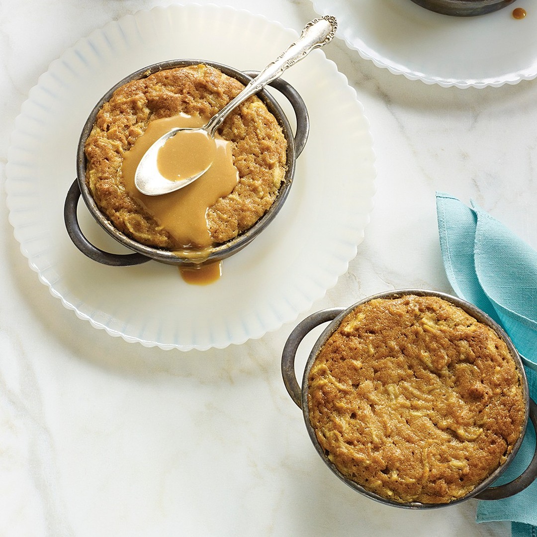 Take a moment for yourself with these delicious Steamed Apple Maple Puddings. Served straight out of the oven or made in advance, these delicious puddings are a sweet way to finish your day! Find the recipe in our bio. @ontarioapplegrowers #loveONTfood #dessertfoodlandontario