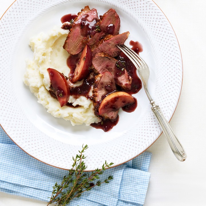 This Duck Breast with Ginger, Apple and Red Wine Reduction is a unique dish that is sure to wow. You'll be surprised to know that this impressive dish comes together in as little as 35 minutes! Find the recipe link in our bio. #loveONTfoodfoodlandontario